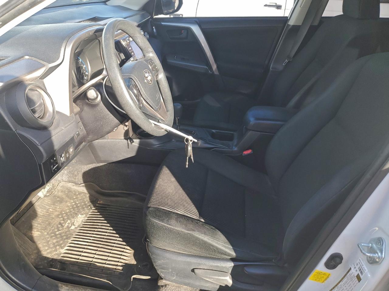 2018 Toyota Rav4 Le VIN: JTMBFREV6JJ240939 Lot: 96169965