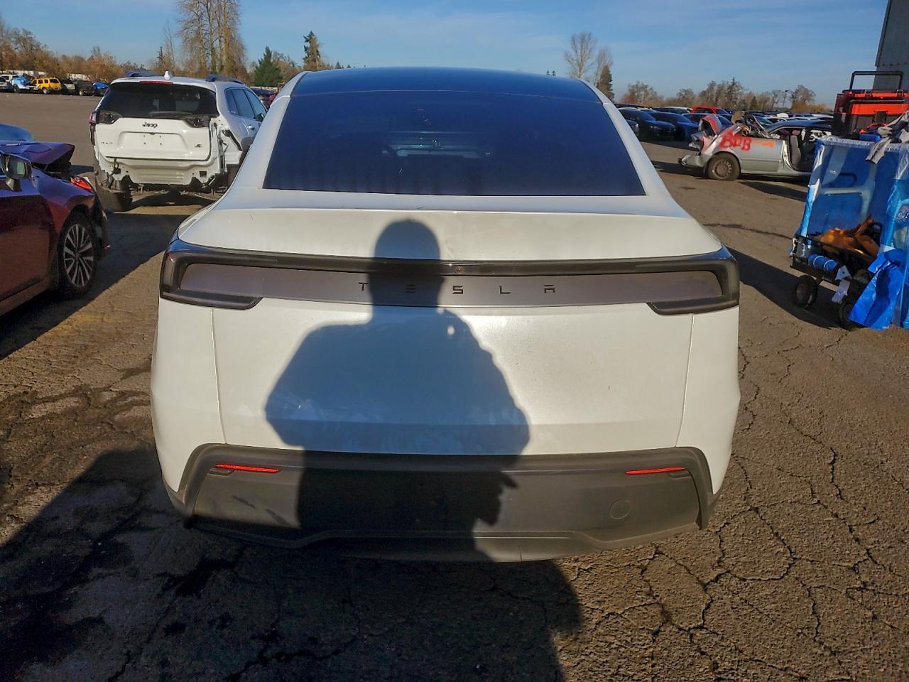 2026 Tesla Model Y VIN: 7SAYGDED8TF406943 Lot: 94000875