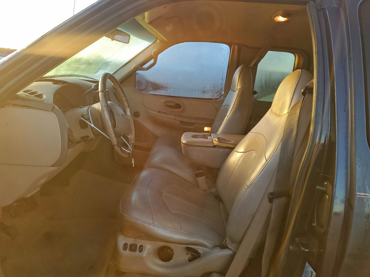 1999 Ford F150 VIN: 1FTRX07W2XKC02303 Lot: 95700445