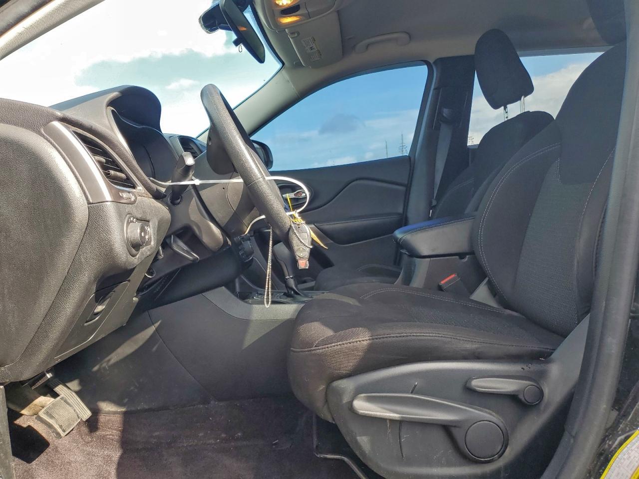 2019 Jeep Cherokee Latitude VIN: 1C4PJLCBXKD134472 Lot: 94294575