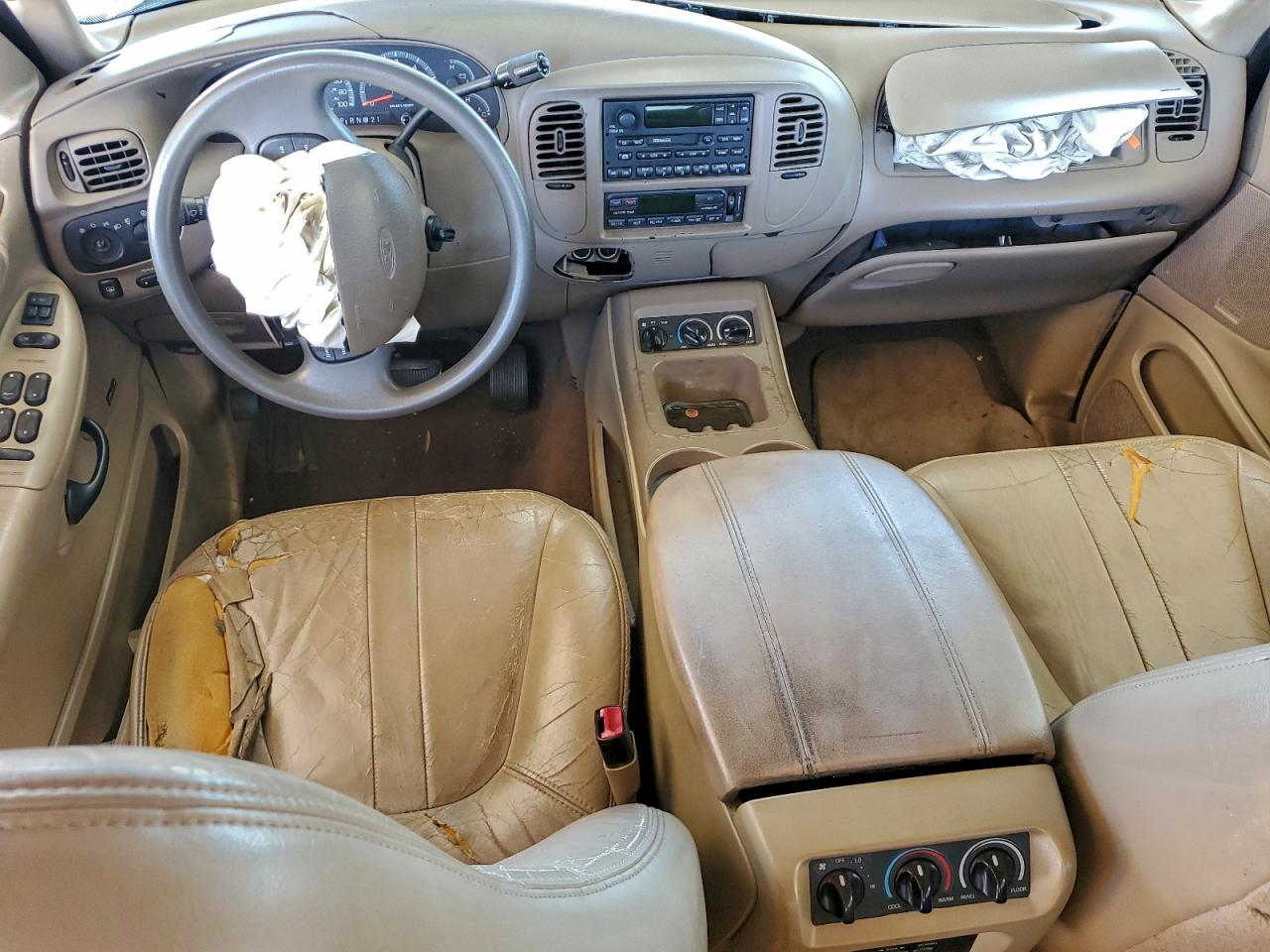 2000 Ford Expedition Eddie Bauer VIN: 1FMRU17LXYLA00143 Lot: 95828105