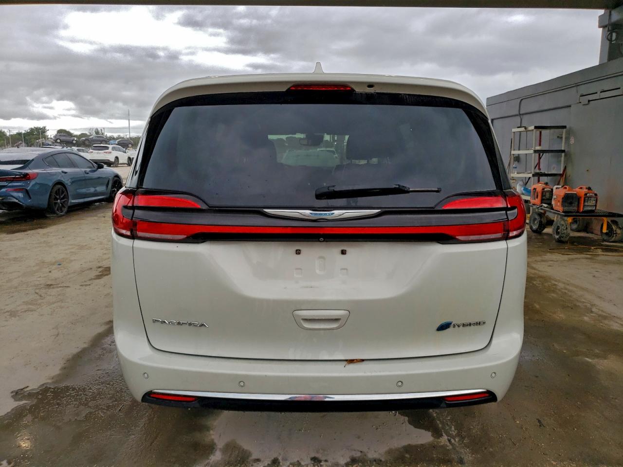 2021 Chrysler Pacifica Hybrid Touring L VIN: 2C4RC1L71MR585924 Lot: 94079285