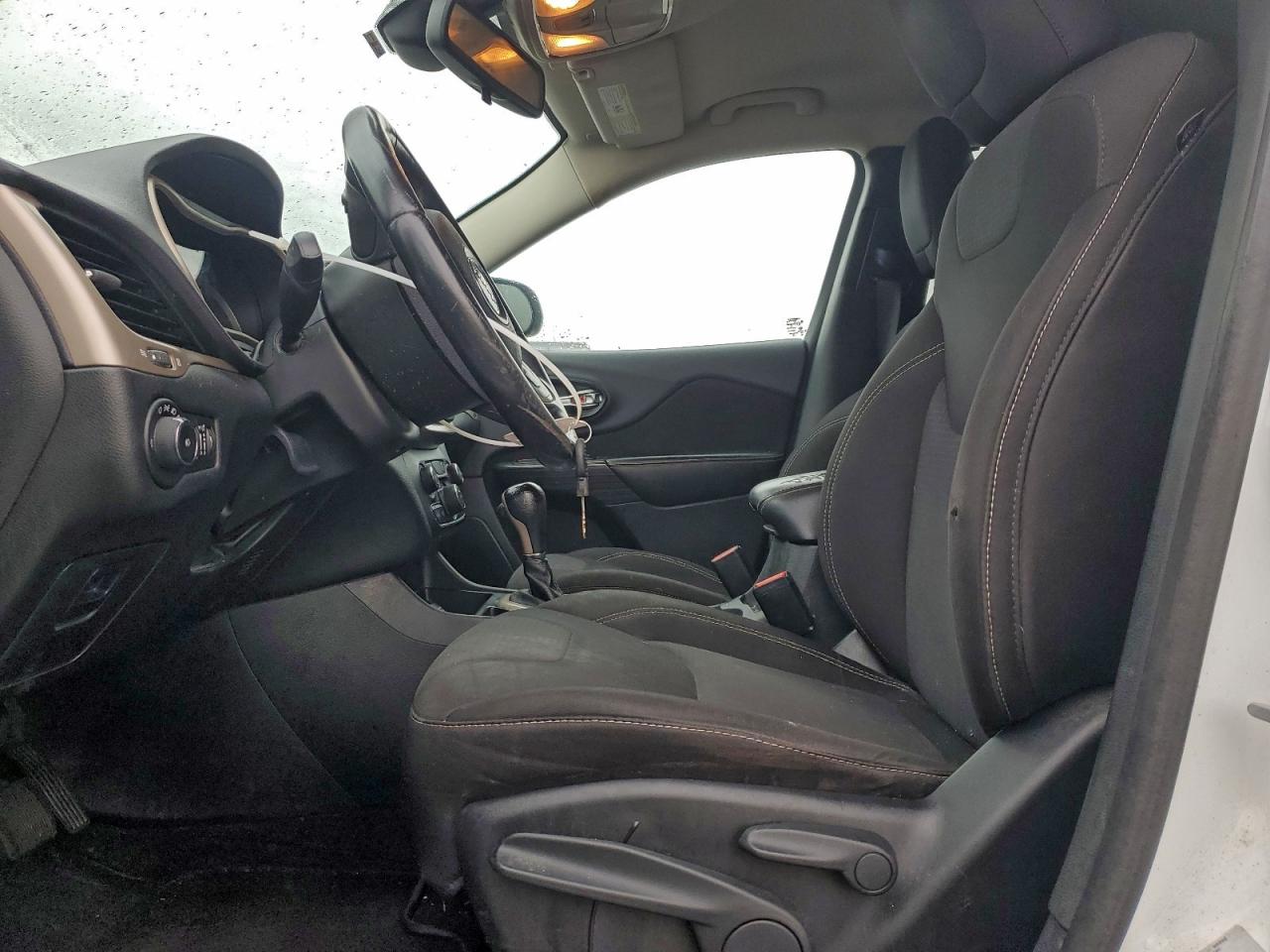 2015 Jeep Cherokee Latitude VIN: 1C4PJLCB4FW683899 Lot: 96025845