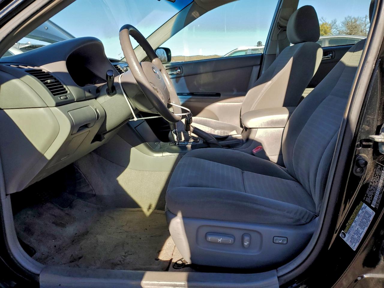 2005 Toyota Camry Le VIN: 4T1BE32K25U050811 Lot: 96352125