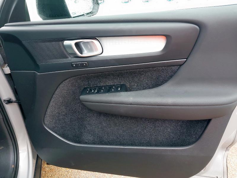 2022 VOLVO XC40 2.0 B3P PLUS DARK 5DR AUTO