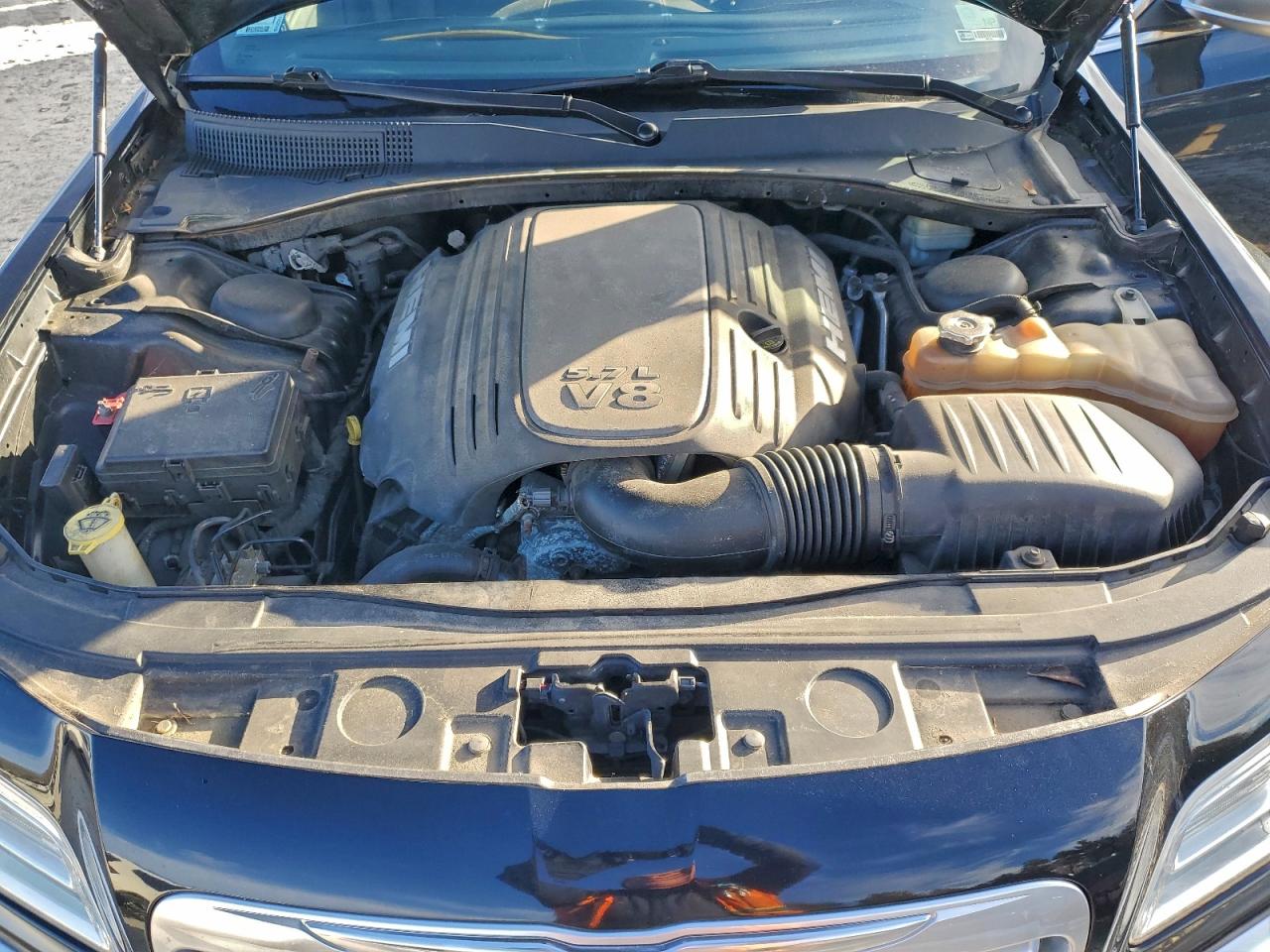 2012 Chrysler 300C Luxury VIN: 2C3CCAST7CH275158 Lot: 96229635