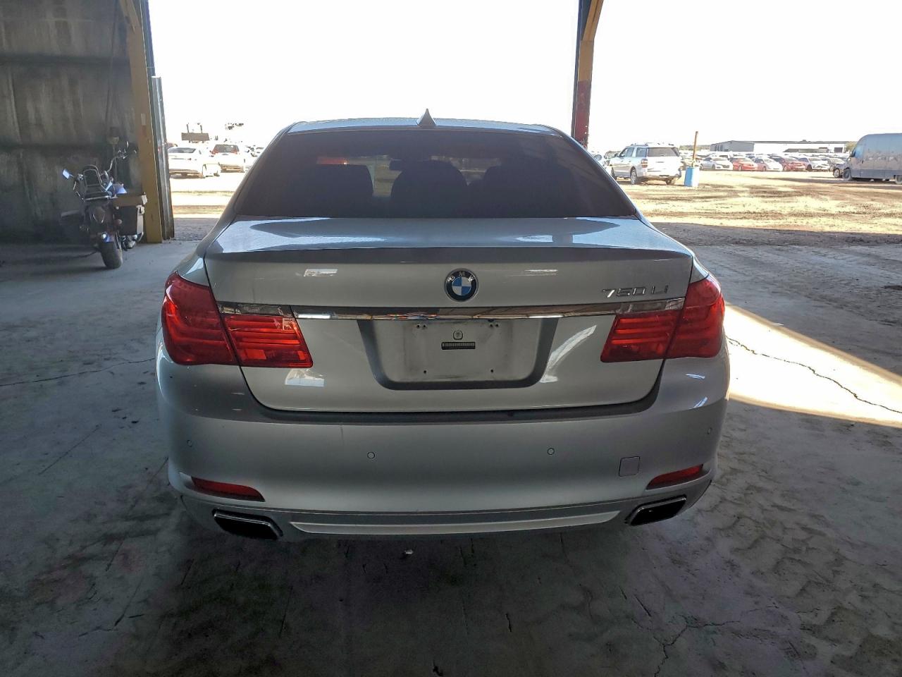 Фото: WBAKB8C58BC851521