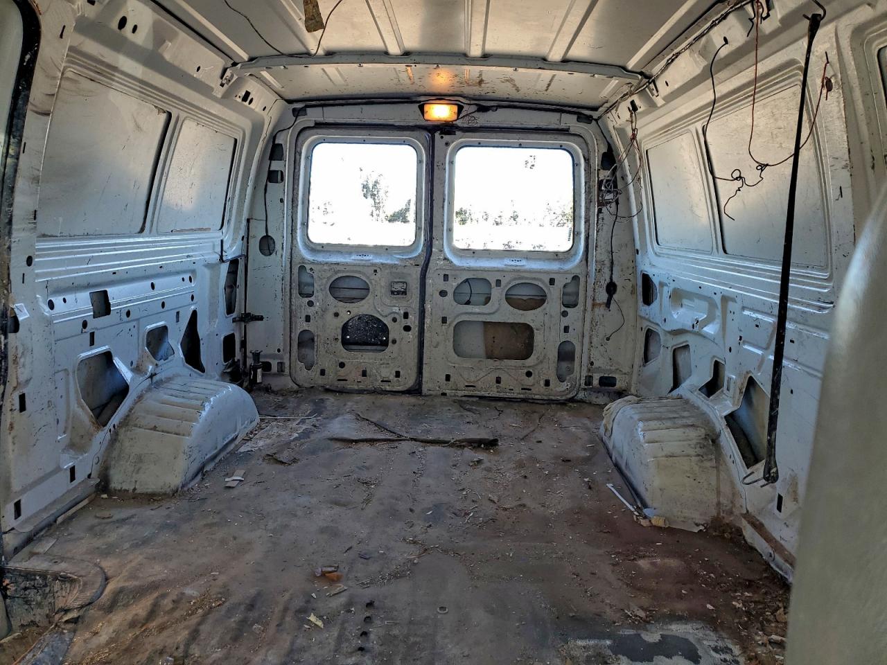 1998 Ford Econoline E150 Van VIN: 1FTRE1424WHA76812 Lot: 96142585