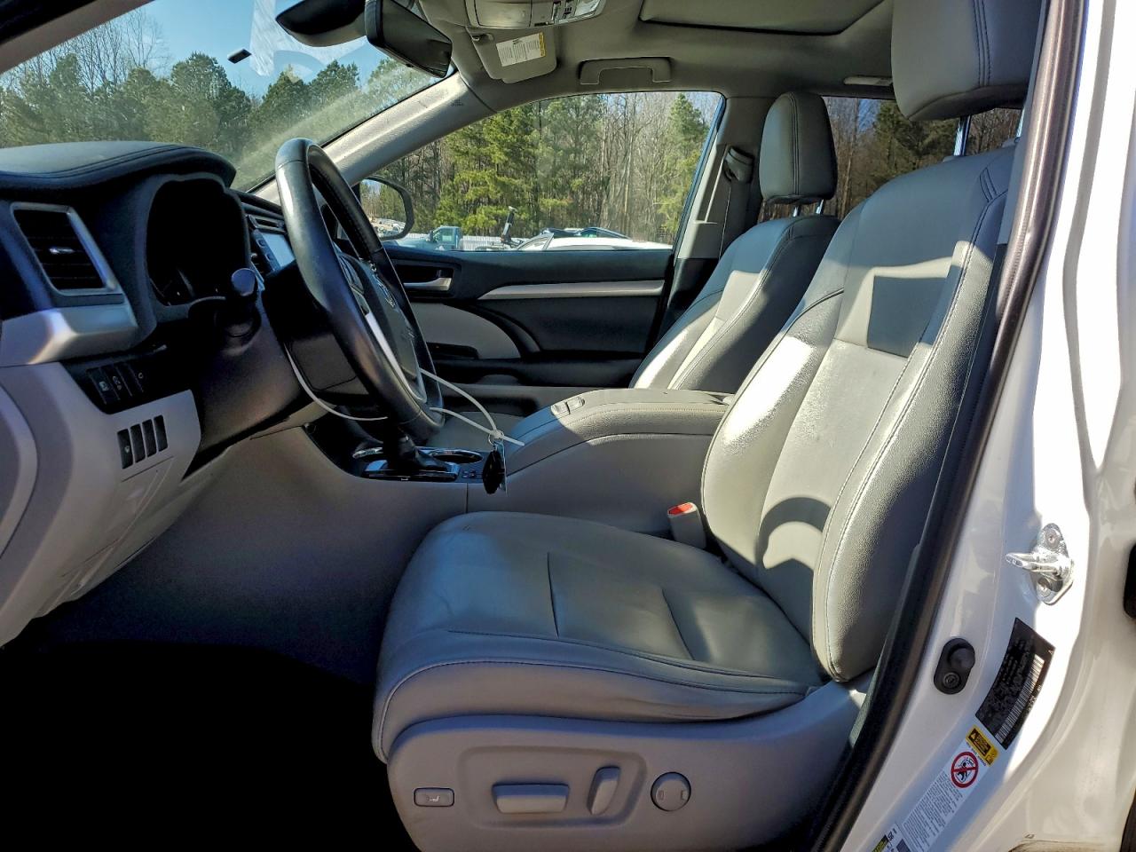 2019 Toyota Highlander Se VIN: 5TDJZRFH3KS563250 Lot: 95540095