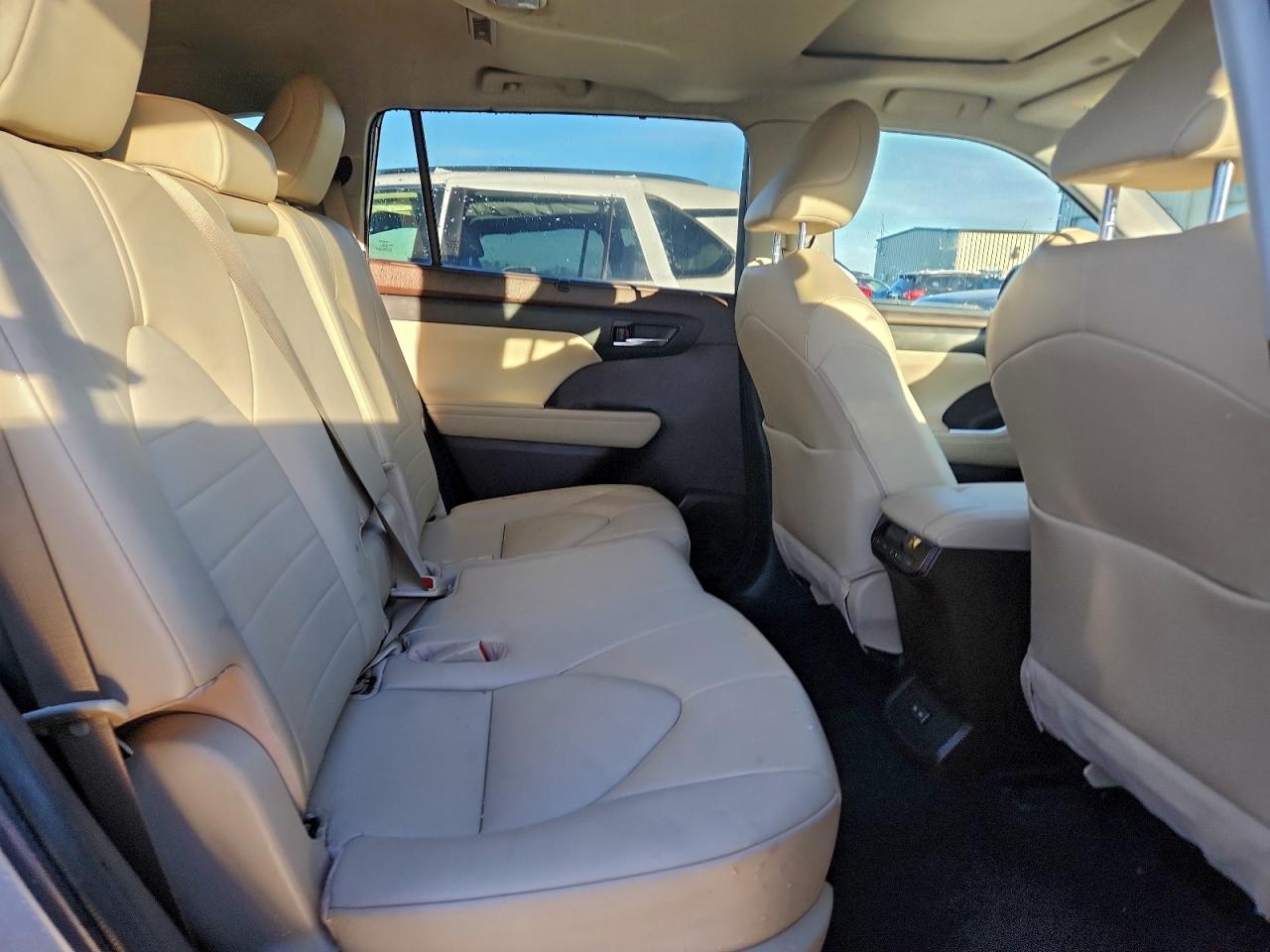 2022 Toyota Highlander Hybrid Xle VIN: 5TDHBRCH0NS104575 Lot: 95958025