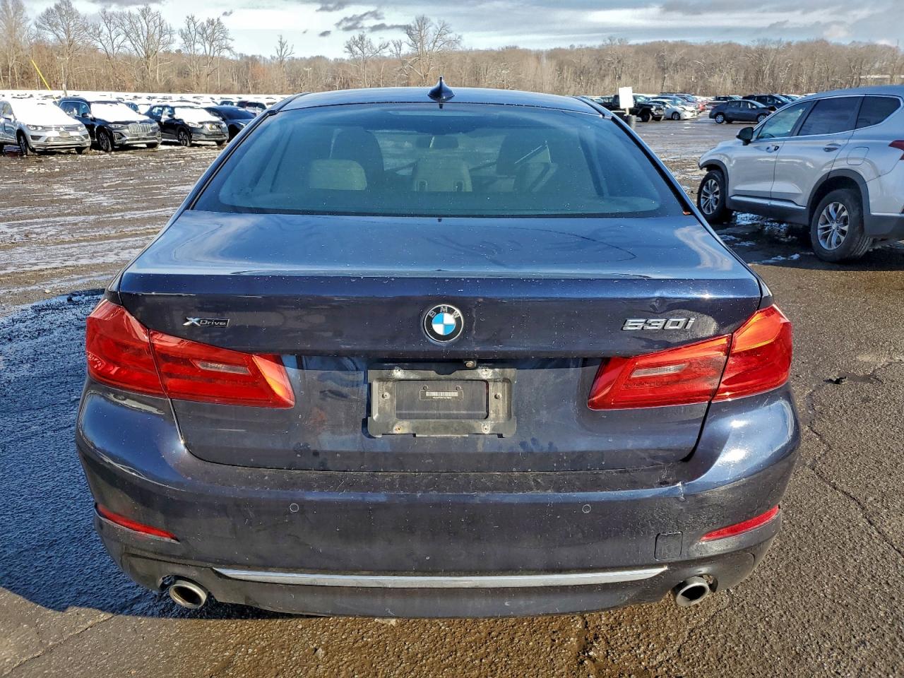 Фото: WBAJA7C50KWC78009