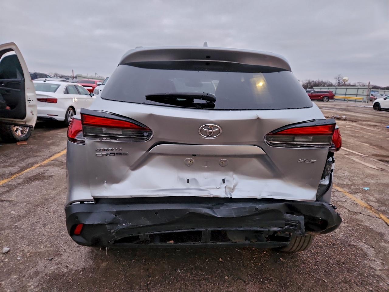 2022 Toyota Corolla Cross Xle VIN: 7MUEAAAG4NV012005 Lot: 94522045