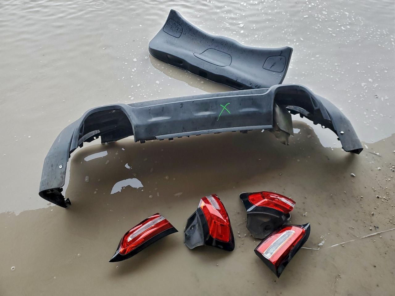 2018 Jeep Cherokee Latitude VIN: 1C4PJLCX8JD587452 Lot: 93612235