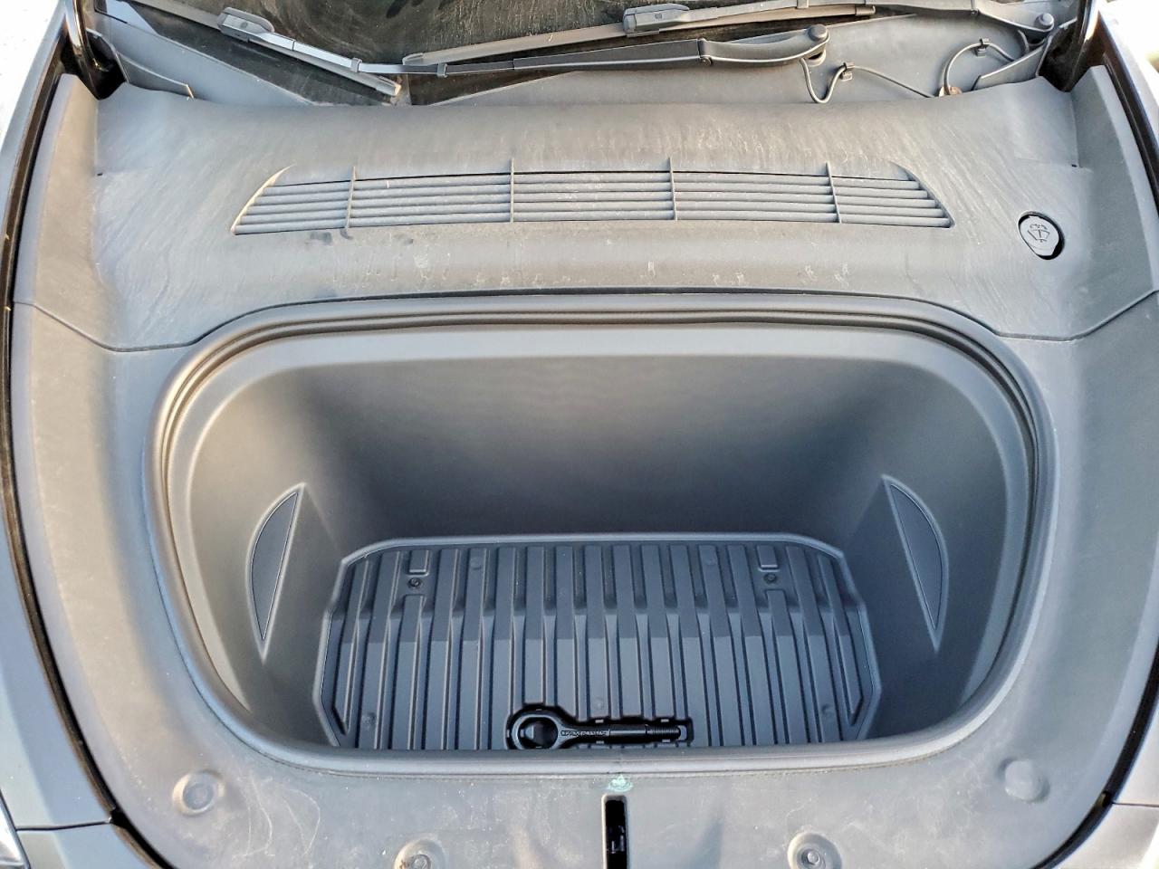 2022 Tesla Model Y VIN: 7SAYGDEE4NA022795 Lot: 94950335