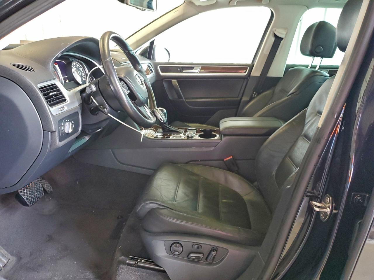 2016 Volkswagen Touareg Sport VIN: WVGEF9BP6GD002451 Lot: 94980525