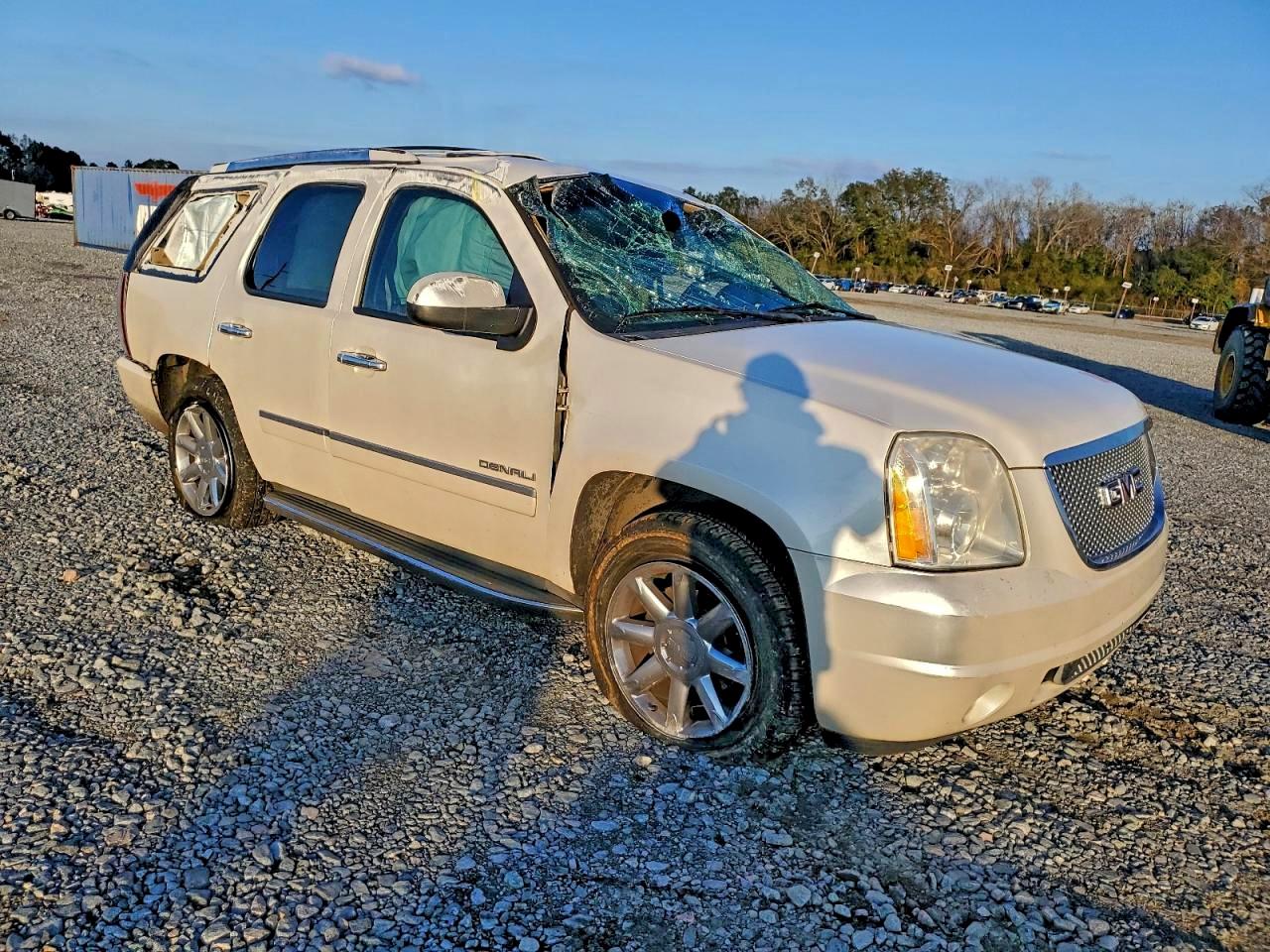 2011 GMC Yukon Denali VIN: 1GKS1EEF0BR174430 Lot: 96293955
