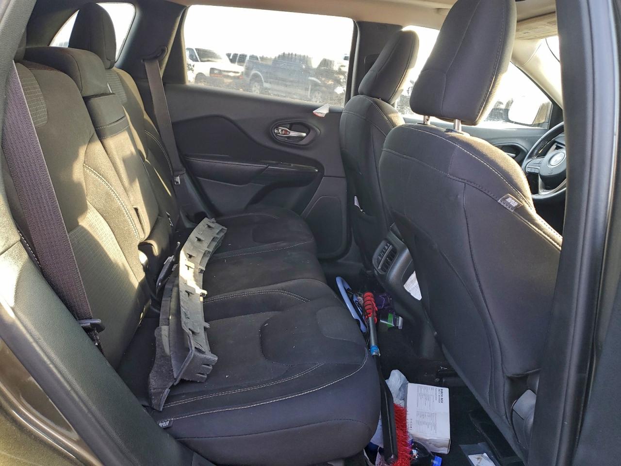 2015 Jeep Cherokee Latitude VIN: 1C4PJMCB3FW502555 Lot: 97492575