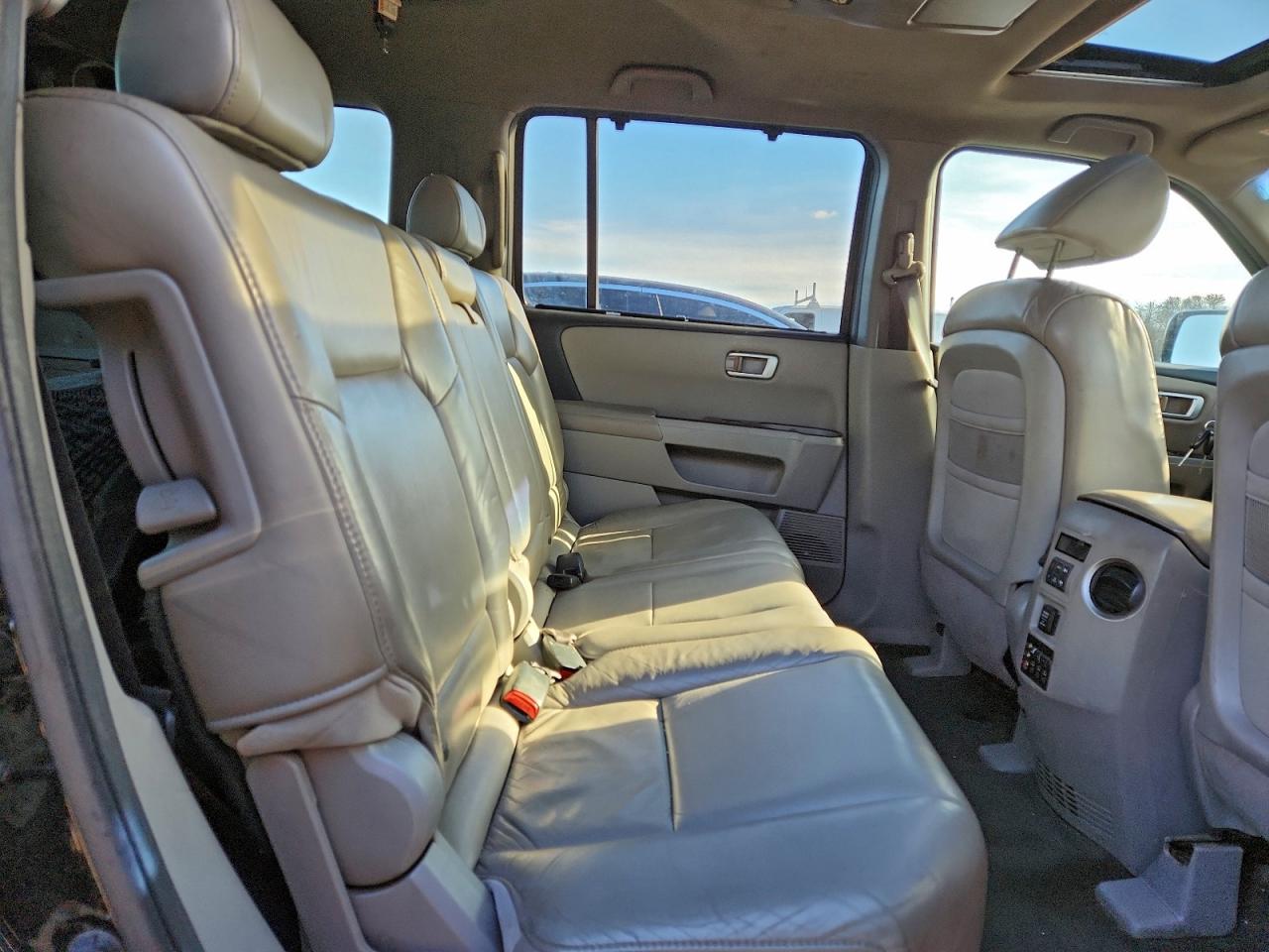 2011 Honda Pilot Touring VIN: 5FNYF4H98BB062603 Lot: 96232595