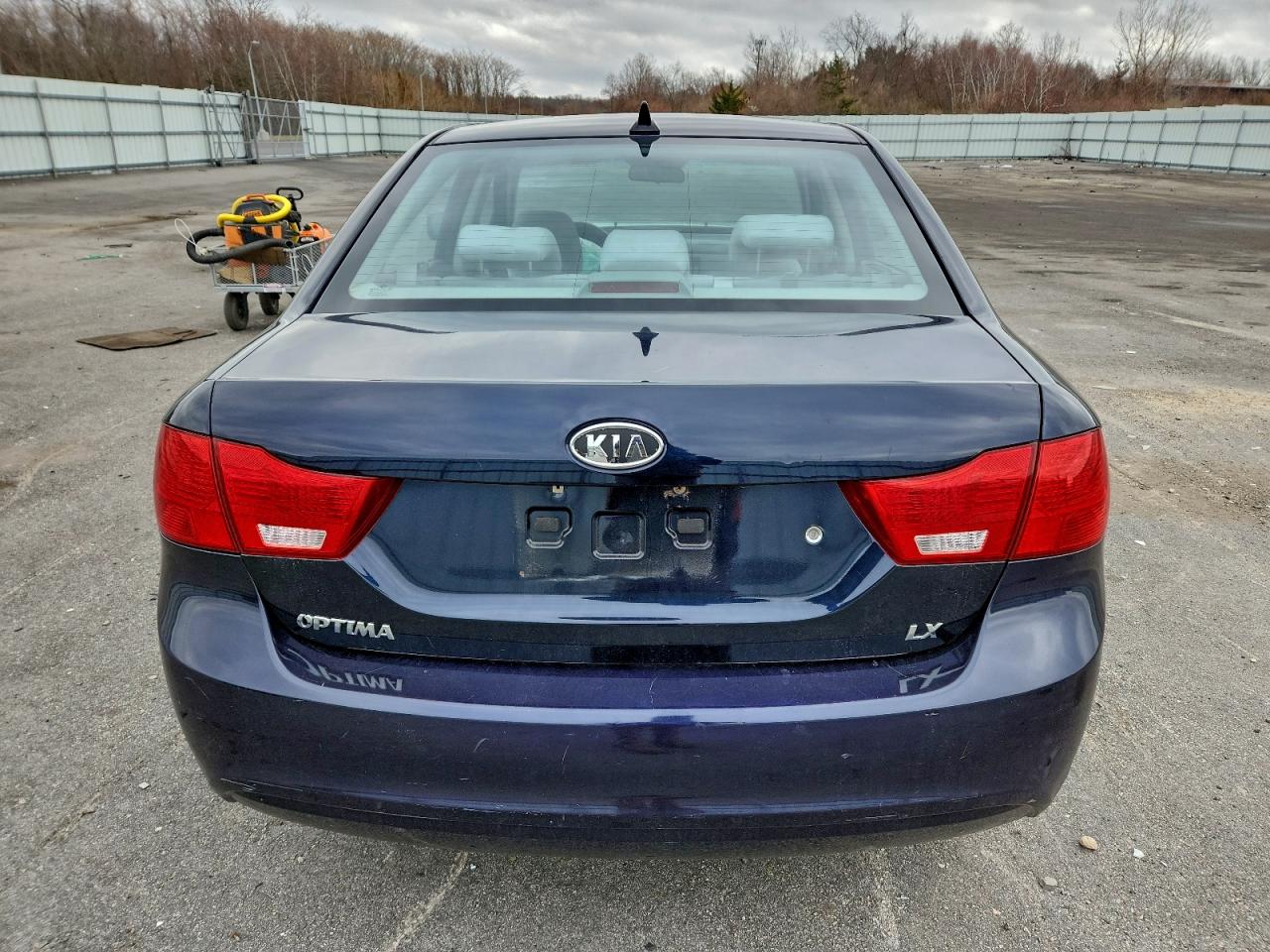 2009 Kia Optima Lx VIN: KNAGE228X95356418 Lot: 96236205
