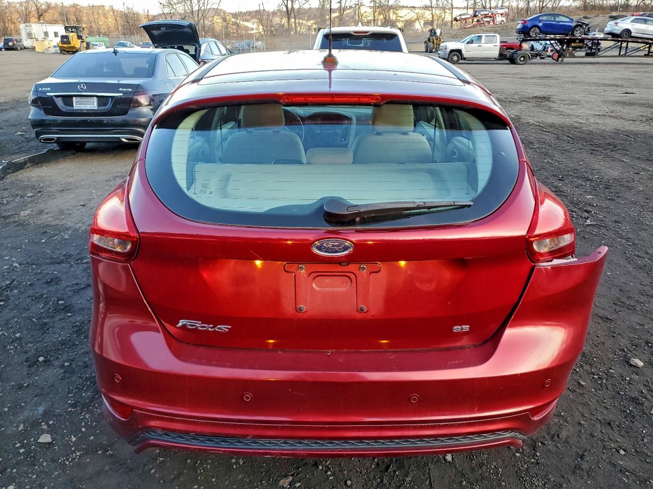 2016 Ford Focus Se VIN: 1FADP3K23GL401165 Lot: 93934705