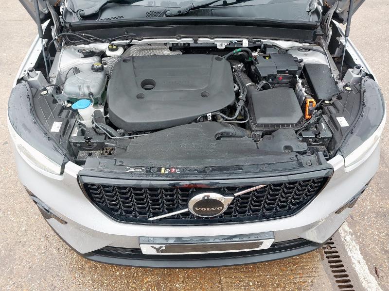 2022 VOLVO XC40 2.0 B3P PLUS DARK 5DR AUTO