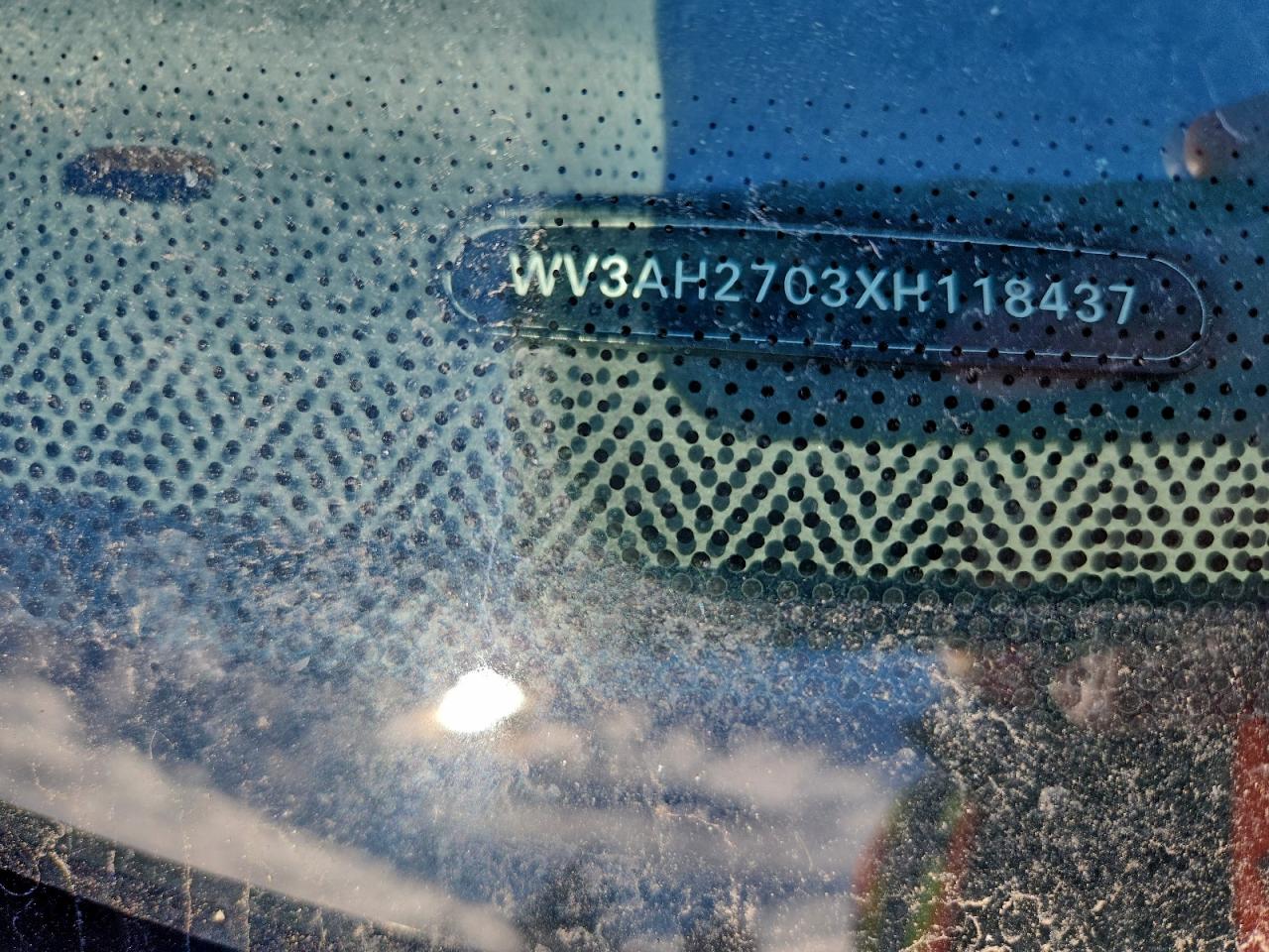 1999 Volkswagen Eurovan VIN: WV3AH2703XH118437 Lot: 95960975