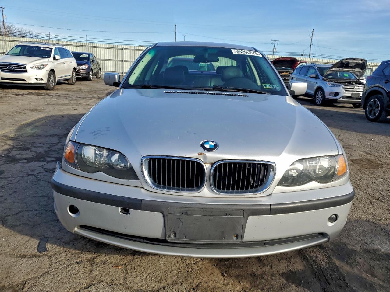 Фото: WBAET374X2NH01500