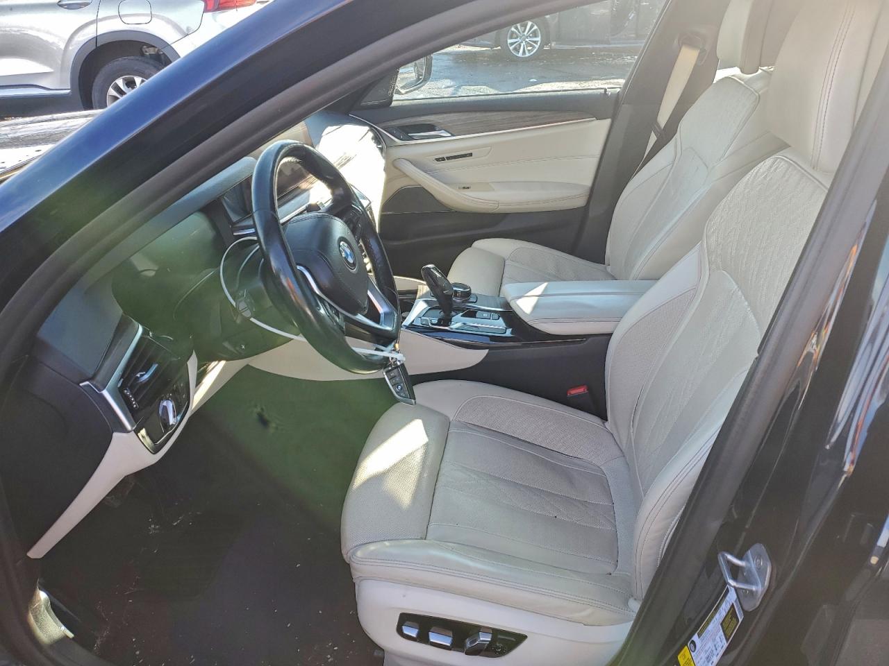 Фото: WBAJA7C50KWC78009