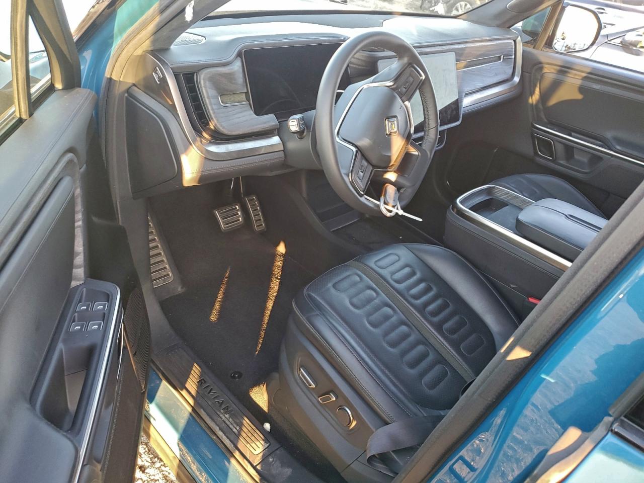 2023 Rivian R1S Adventure VIN: 7PDSGABAXPN000223 Lot: 94902895