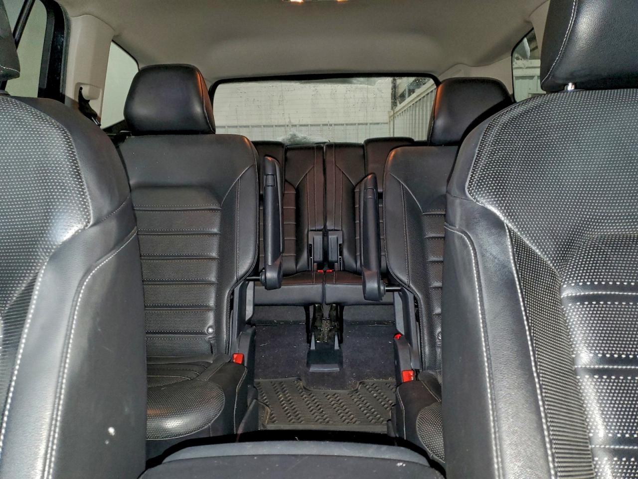 Фото: 1V2NR2CA7JC584116