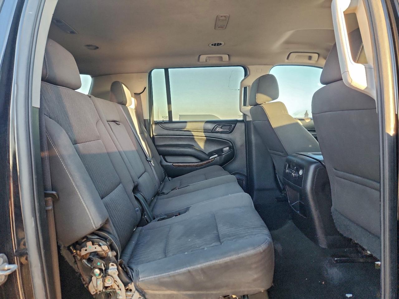 2018 Chevrolet Suburban K1500 Lt VIN: 1GNSKHKC0JR117834 Lot: 95759335