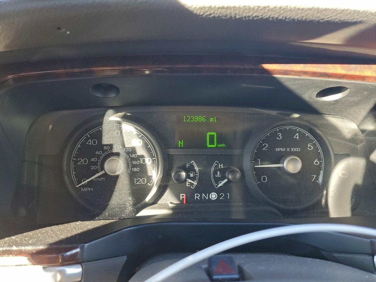 2006 Lincoln Town Car Signature Limited VIN: 1LNHM82W26Y626288 Lot: 96601305