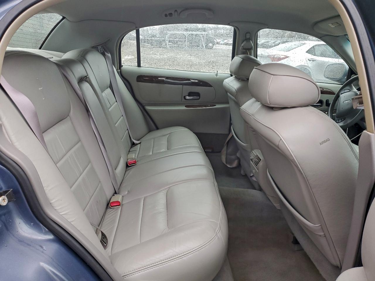 2000 Lincoln Town Car Executive VIN: 1LNHM81W8YY785286 Lot: 96403955