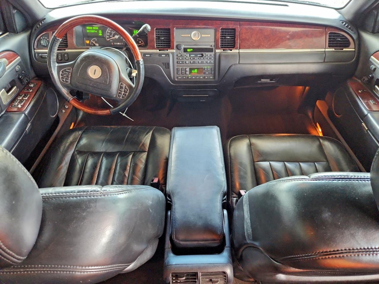 2003 Lincoln Town Car Signature VIN: 1LNHM82W13Y614340 Lot: 95391875