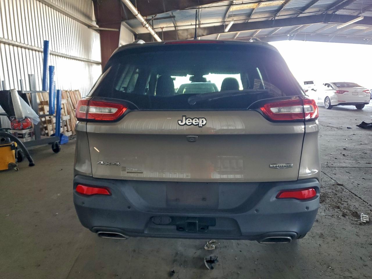 2017 Jeep Cherokee Latitude VIN: 1C4PJMCS1HW606397 Lot: 95024775