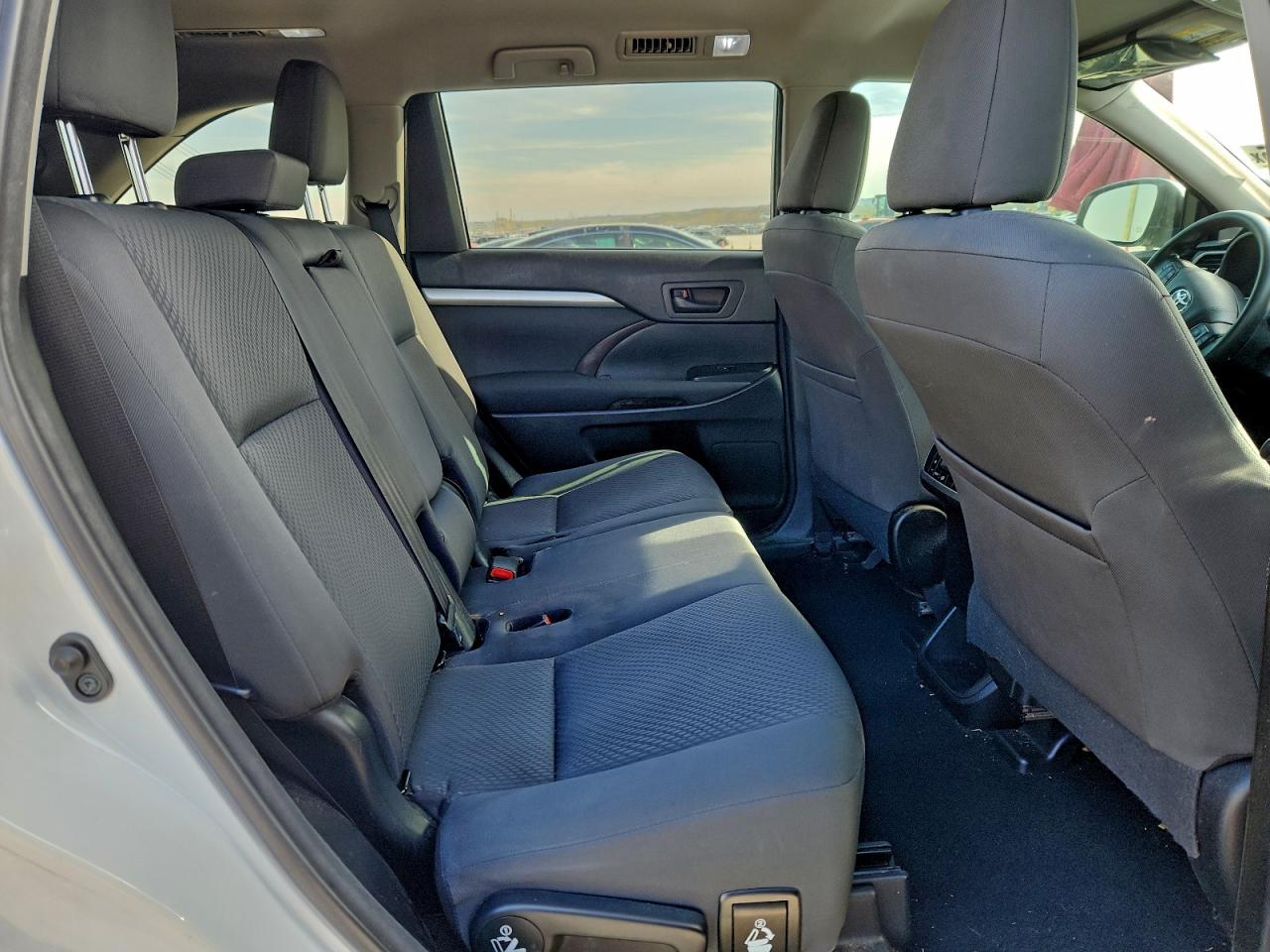 2017 Toyota Highlander Le VIN: 5TDZARFH1HS028372 Lot: 95085725