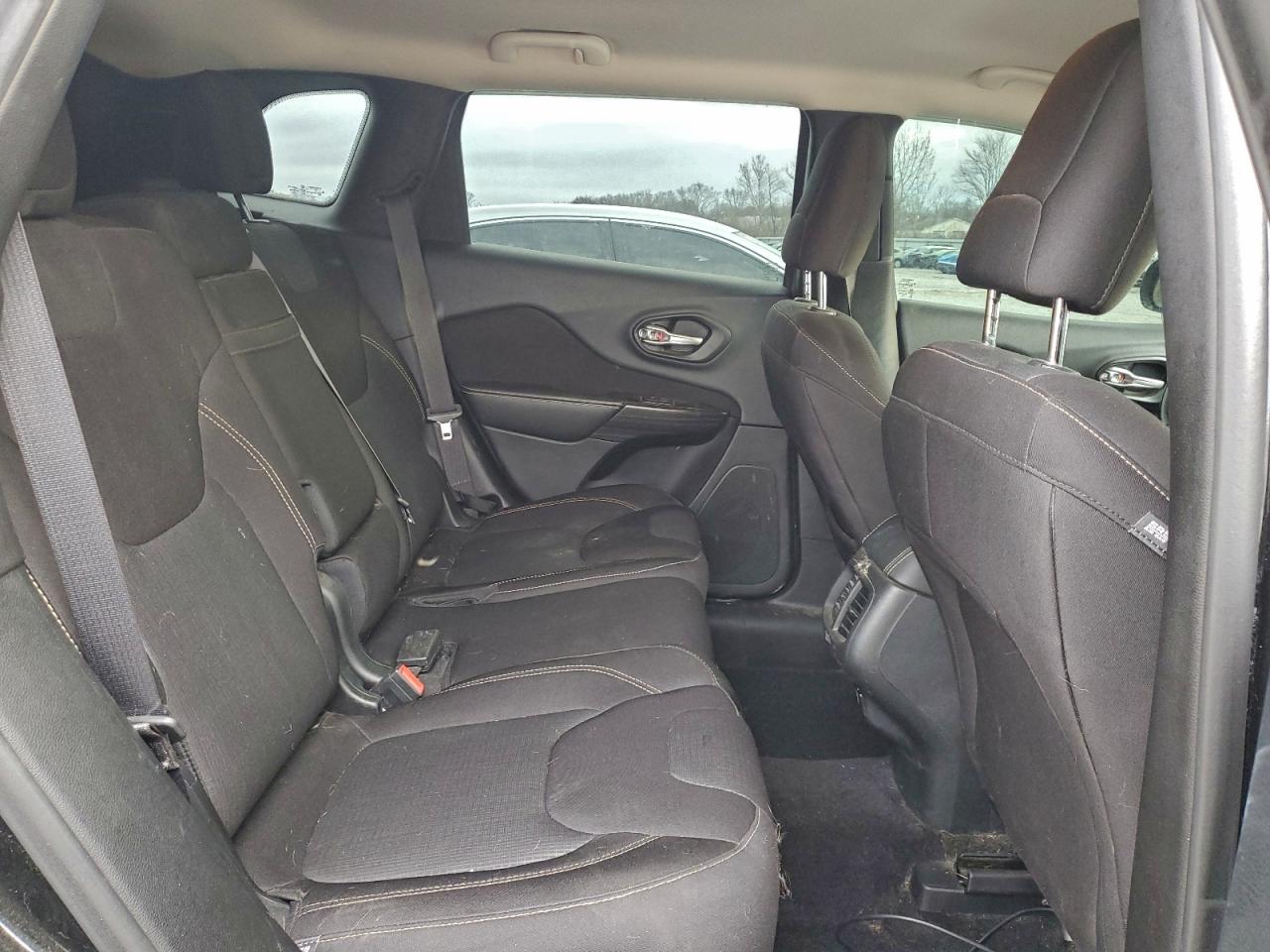 2015 Jeep Cherokee Latitude VIN: 1C4PJMCB2FW768424 Lot: 97707175