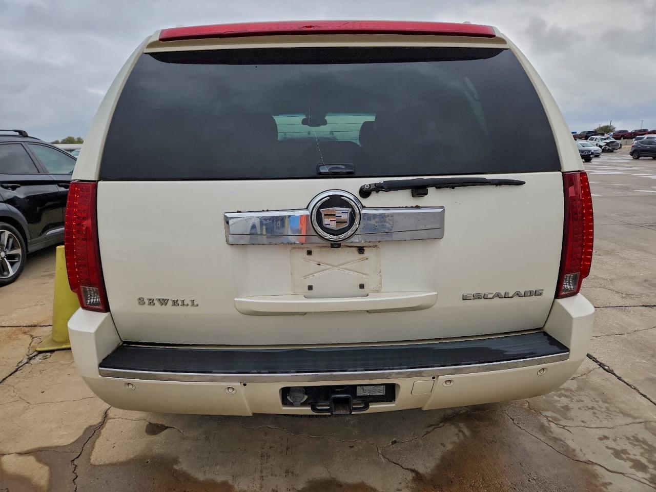 2007 Cadillac Escalade Luxury VIN: 1GYEC63897R379856 Lot: 93959085