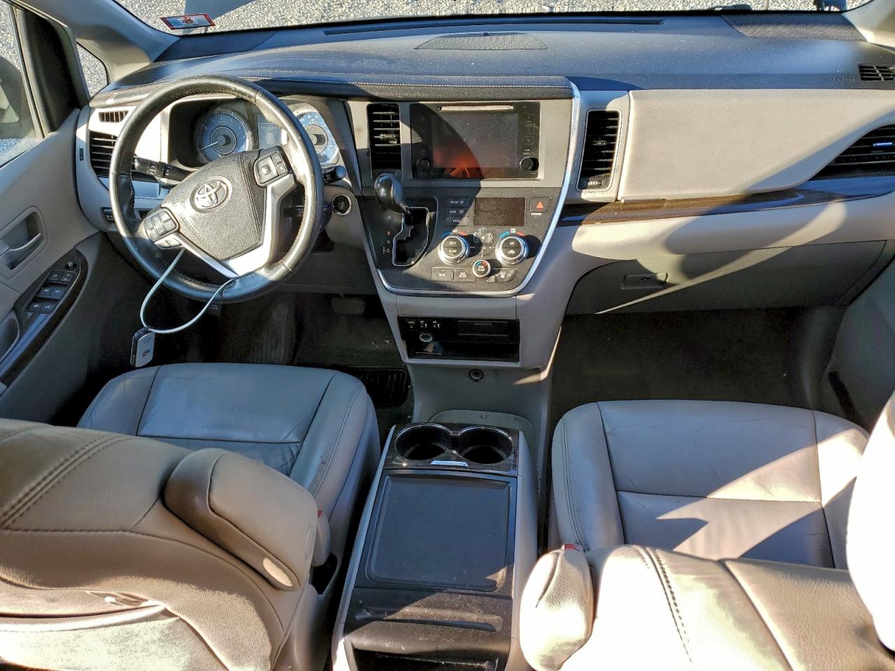 2016 Toyota Sienna Xle VIN: 5TDYK3DC2GS715209 Lot: 95060385