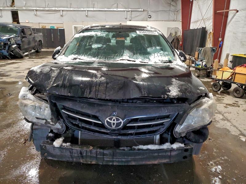  TOYOTA COROLLA 2013 Czarny