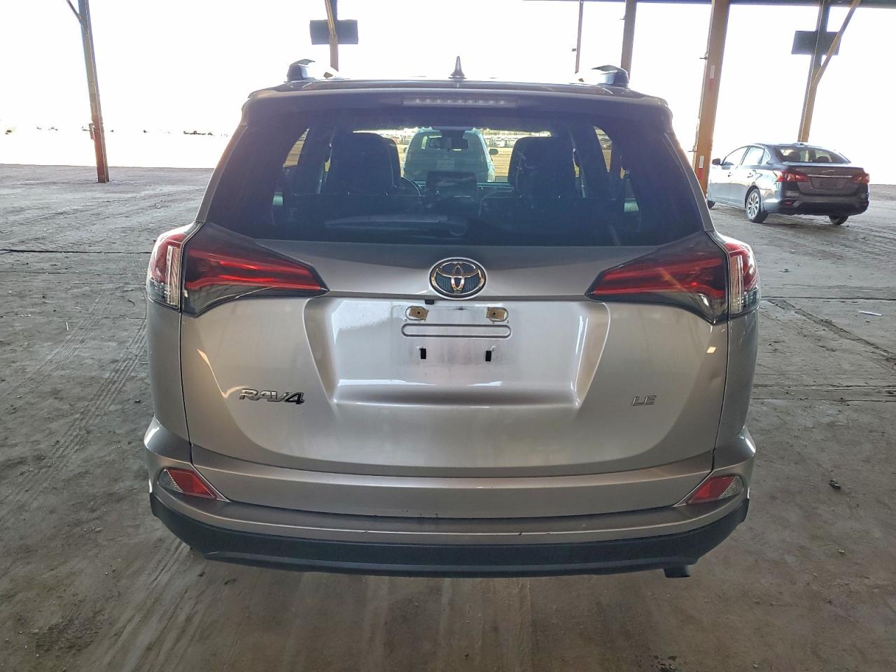 2018 Toyota Rav4 Le VIN: JTMZFREV2JJ211565 Lot: 95892845