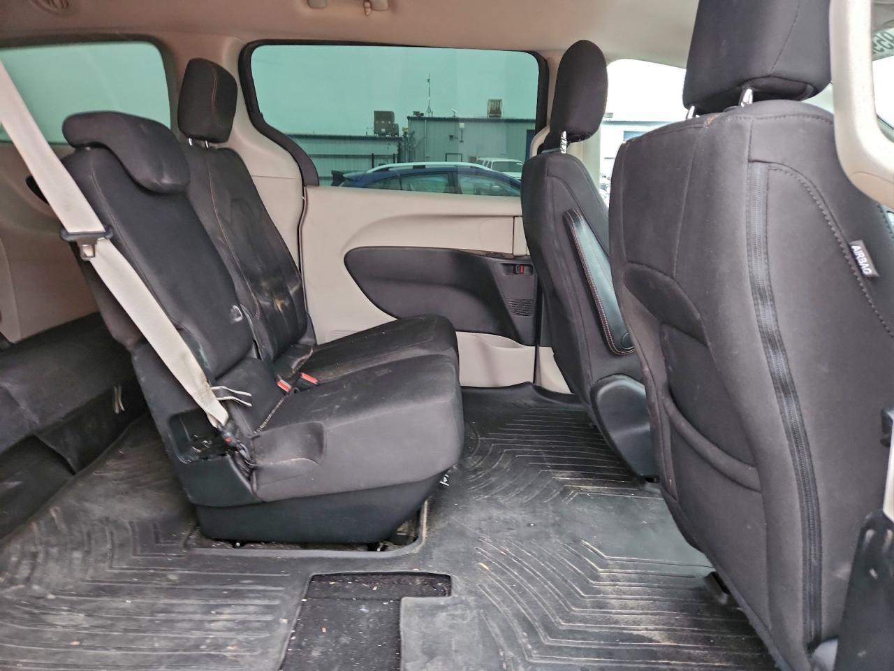 2017 Chrysler Pacifica Lx VIN: 2C4RC1CGXHR565774 Lot: 95929725