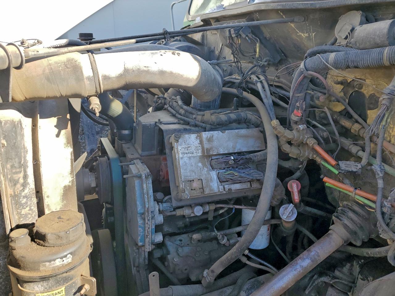 1999 International 4700 Refuse Truck VIN: 1HTSCAAN6XH590493 Lot: 95651135