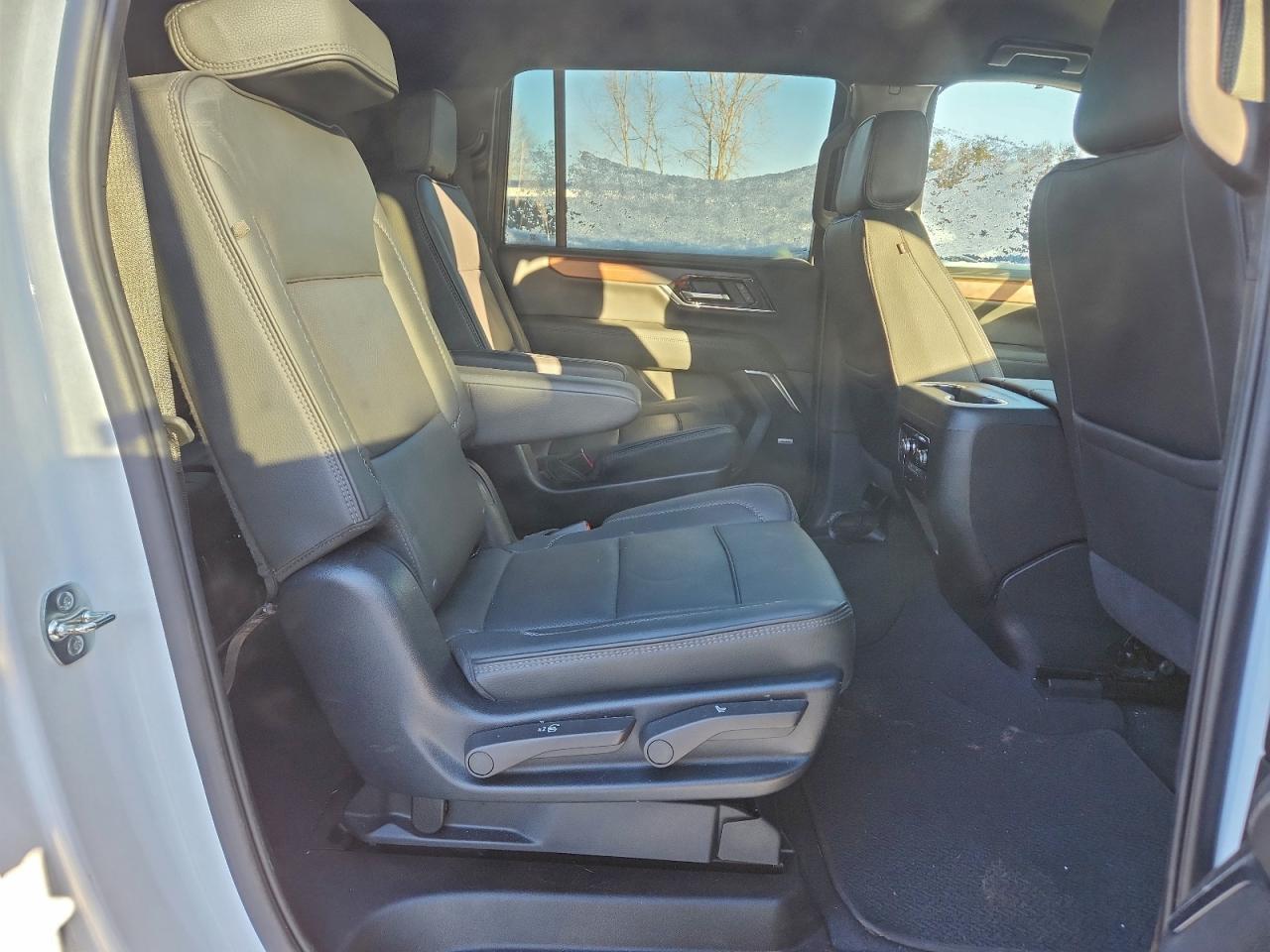 2025 GMC Yukon Xl Denali VIN: 1GKS2JRL5SR272083 Lot: 96079955