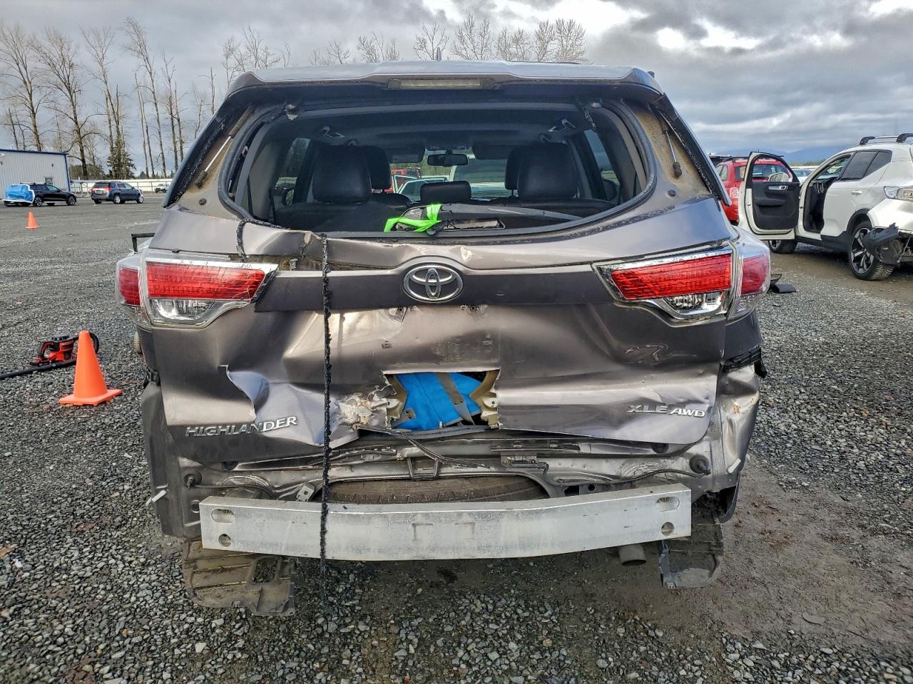 2016 Toyota Highlander Xle VIN: 5TDJKRFH0GS334830 Lot: 95994775