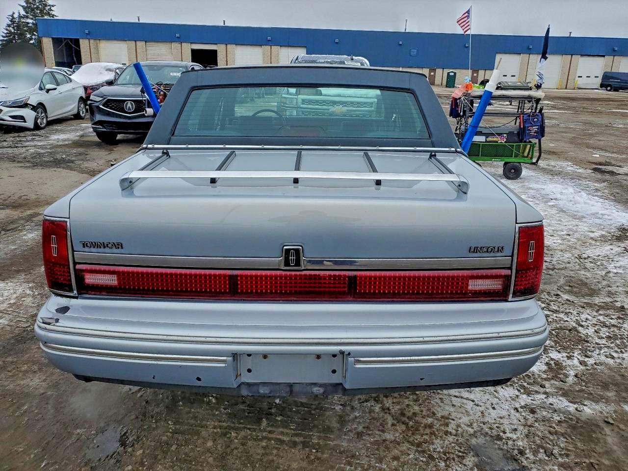 1994 Lincoln Town Car Signature VIN: 1LNLM82W4RY735222 Lot: 93542635