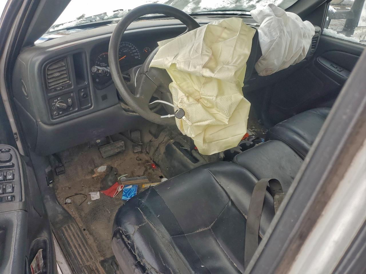 2005 GMC Sierra K2500 Heavy Duty VIN: 1GTHK23285F843938 Lot: 94948255