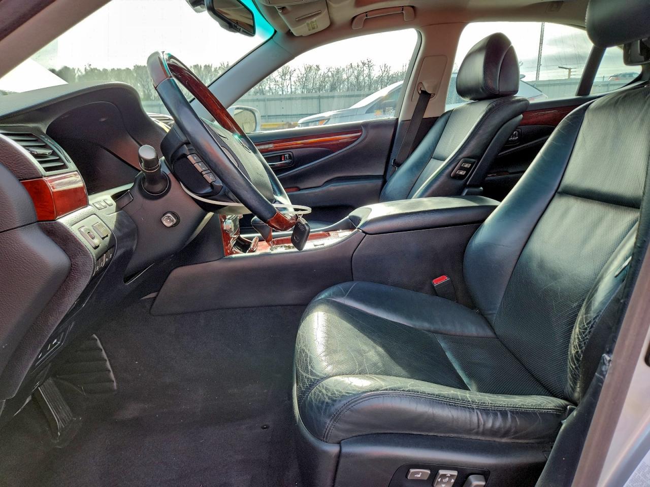 2011 Lexus Ls 460 VIN: JTHCL5EF0B5010806 Lot: 94793395