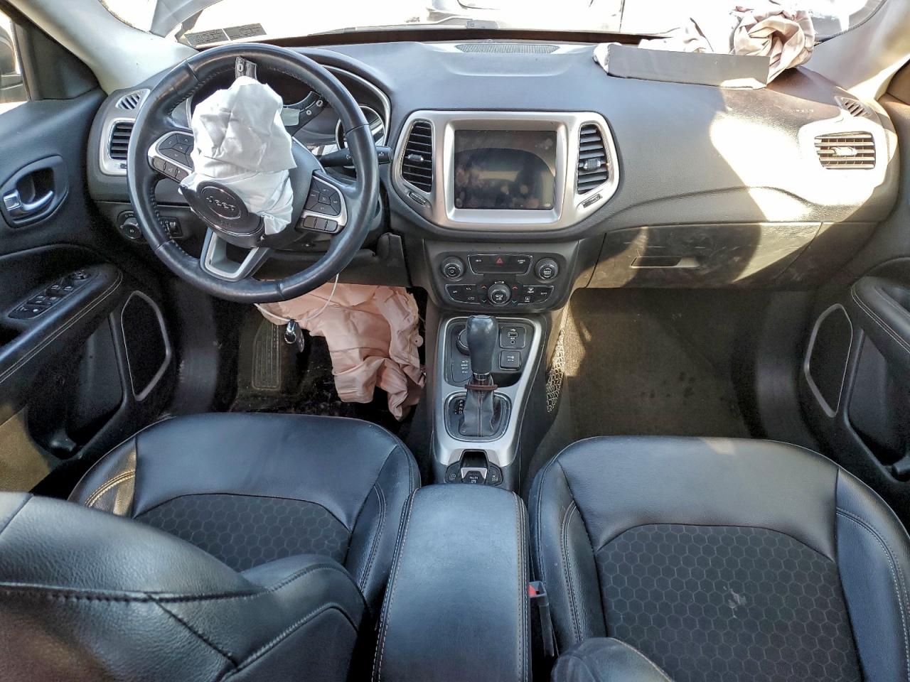 2018 Jeep Compass Latitude VIN: 3C4NJDBB9JT174968 Lot: 95082415