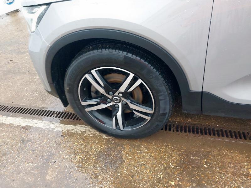 2022 VOLVO XC40 2.0 B3P PLUS DARK 5DR AUTO